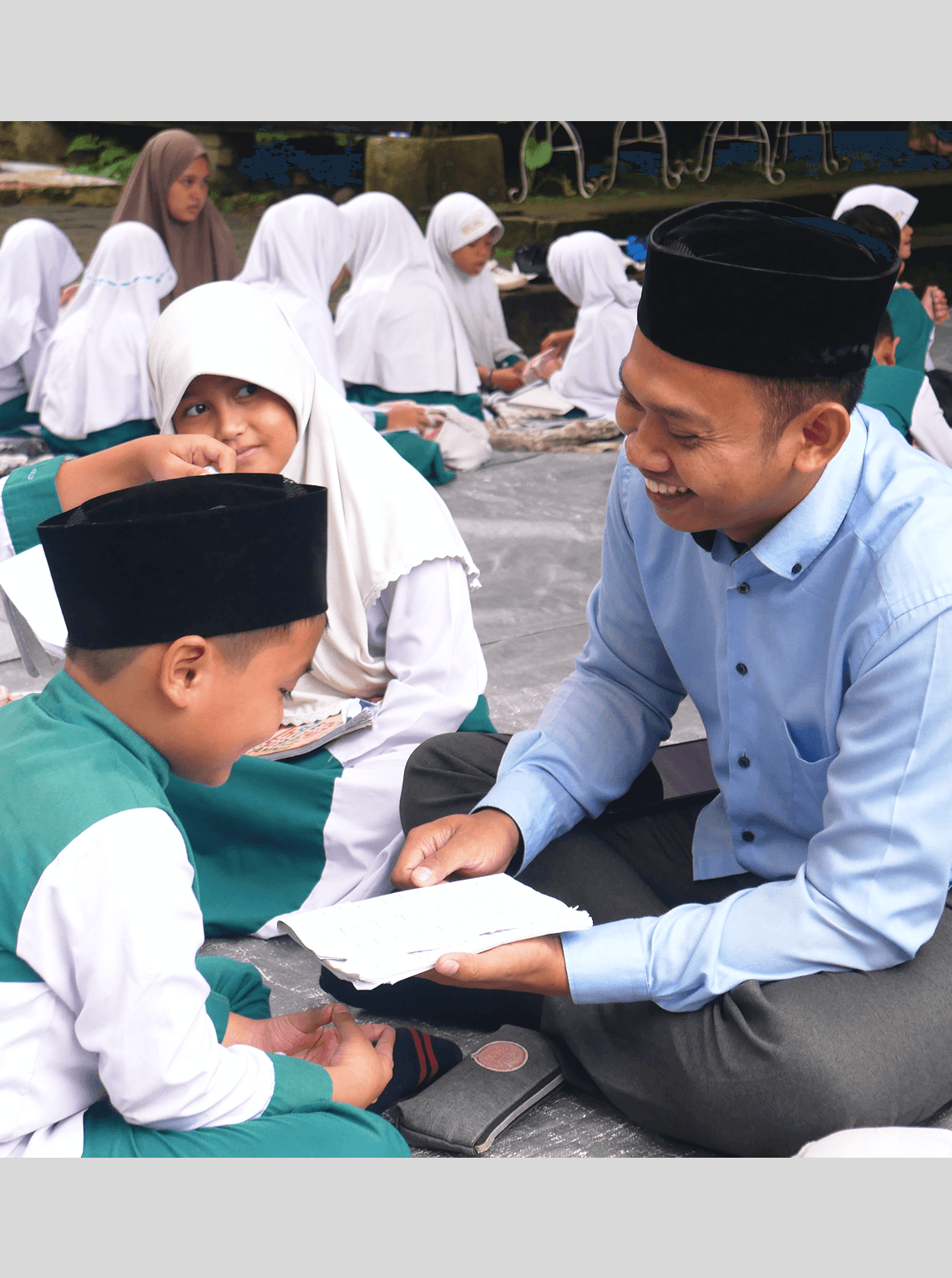 Anak-anak sedang belajar di Andalusia Montessori