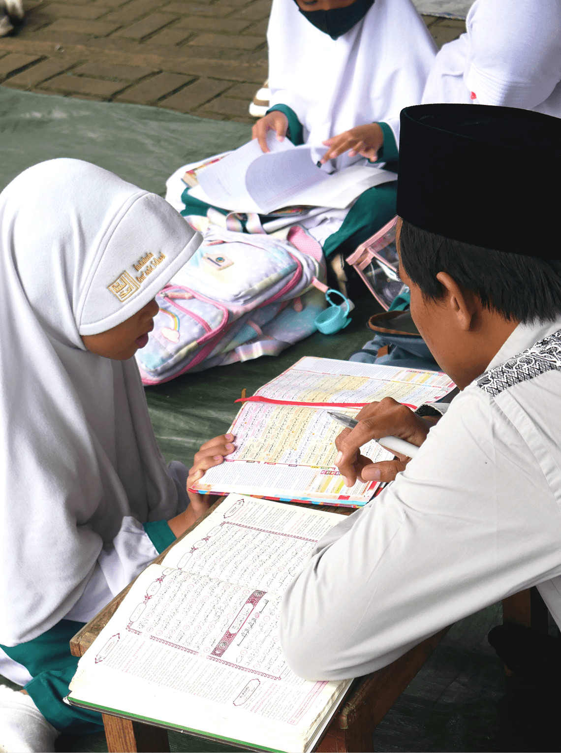 Anak-anak sedang belajar di Andalusia Montessori