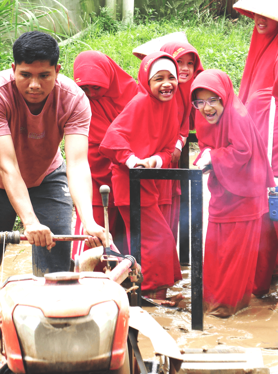 Anak-anak sedang bermain di Andalusia Montessori