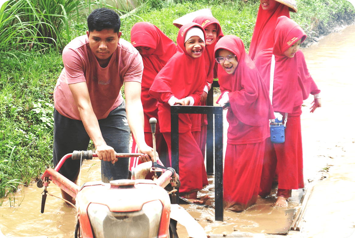 Siswa belajar ilmu terintegrasi